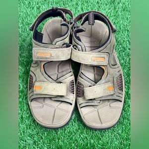 LL Bean 293679 Men's Size 8.5 M‎ khakiTan Orange Leather Adjustable Loop Sandals